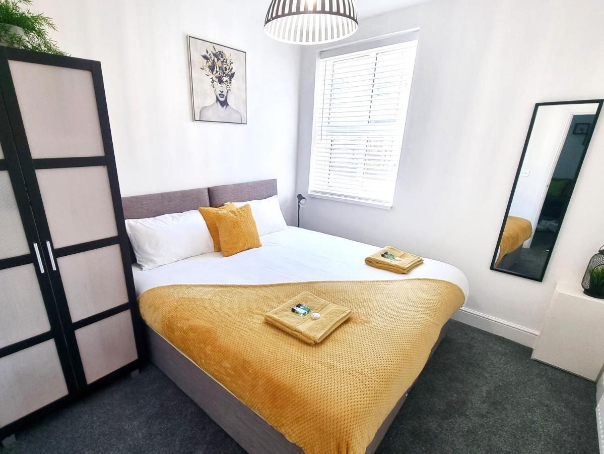 Stylish 2 Bed Apartment With Free Parking, Speed Wifi, Free Parking Colchester Extérieur photo
